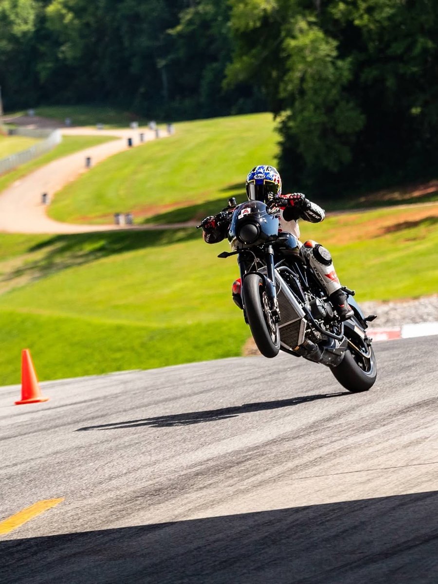 Wheelie Wednesday with the <a href="/buell/">buell</a>.motorcycles Super Cruiser

#RideDunlop #RaceDunlop #DunlopFamily #MotoAmerica #Buell #SuperCruiser #Wheelie #WheelieWednesday