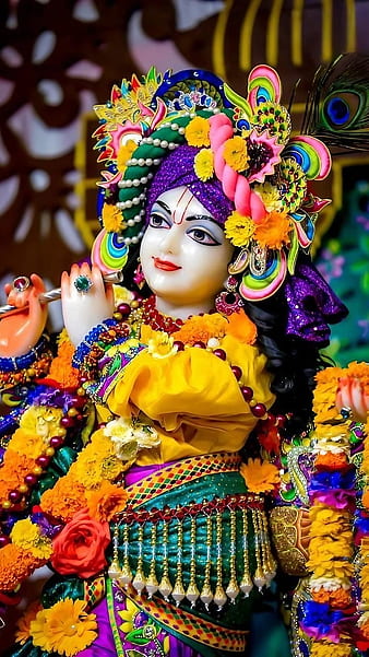 मुझे हारने मत देना कान्हा,मेरा जीतना बहुत जरूरी है।
अकेले चल दी हूं उसे राह पर,मंजिल का मिलना बहुत जरूरी है..
यहां सब घेर के खड़े हैं,मेरी हार का तमाशा देखने के लिए,
इनका निराश होना भी जरूरी है..
#जय_श्री_कृष्ण  🙏🚩🚩