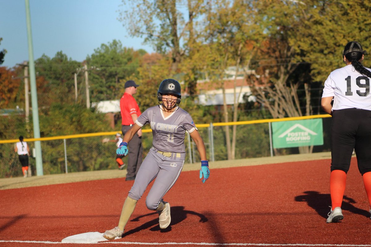 AlejandraG2030's tweet image. Pics from our last fall tournament. 
#fastpitch #committotheprocess #slapper #ocfamily
@OkCommitSB @CastleOKCommit