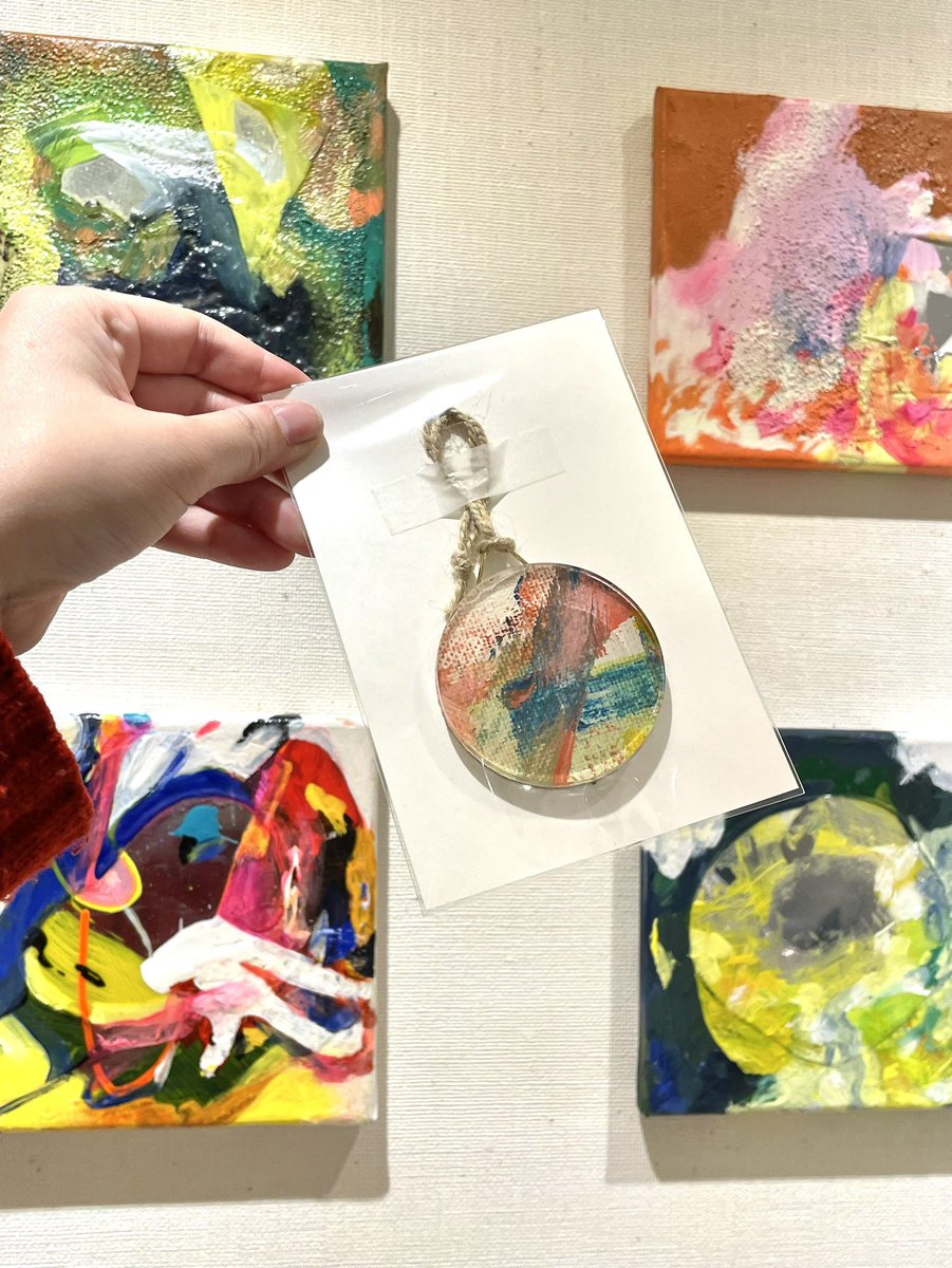 【グループ展のお知らせ】

本日から横浜・山手のギャラリーにてグループ展に参加いたします。私は新作の小作品や、今回の展示限定で小さなグッズ等を販売予定です。皆さま是非お立ち寄りください💐

瀬川は11/23(日)に短い時間ですが在廊予定です。時間が決まり次第SNSにて告知させていただきます🌷
