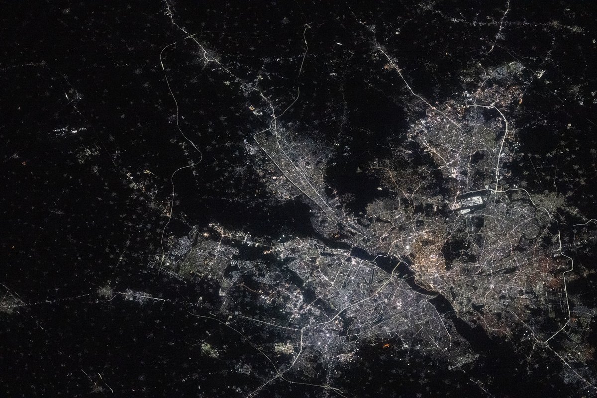 Space_Station's tweet image. Cities like Delhi, Singapore, Tokyo, and São Paulo are among the most luminous urban centers seen from the International Space Station at night.