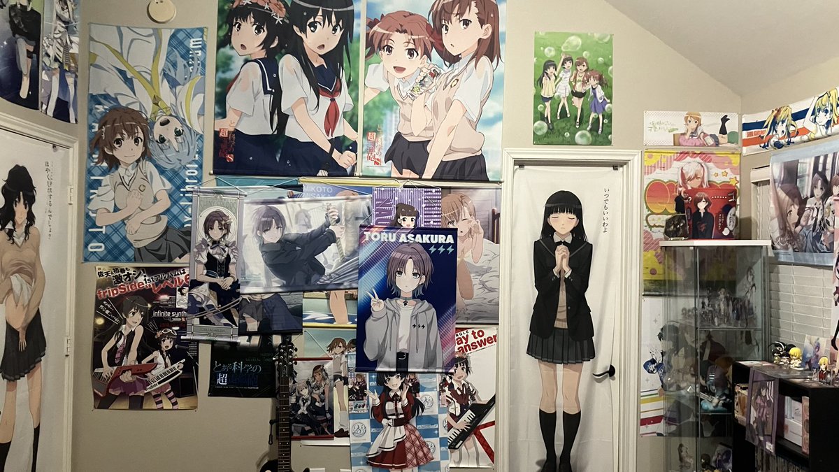 prismajane's tweet image. What the average 28 year old male&apos;s bedroom looks like