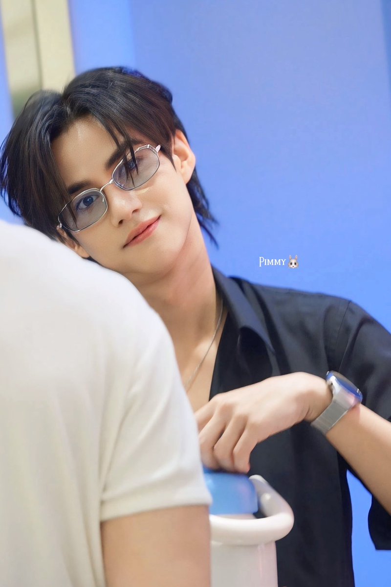 วันนี้พักหรือทำงานน้าา อย่าลืมกาอะไรอร่อยๆกินด้วยน้าา

2011 Forever by Your Side Oat

#กำลังใจของภสก
#Oatpasakorn
<a href="/oat_psk/">Oatpasakorn</a>