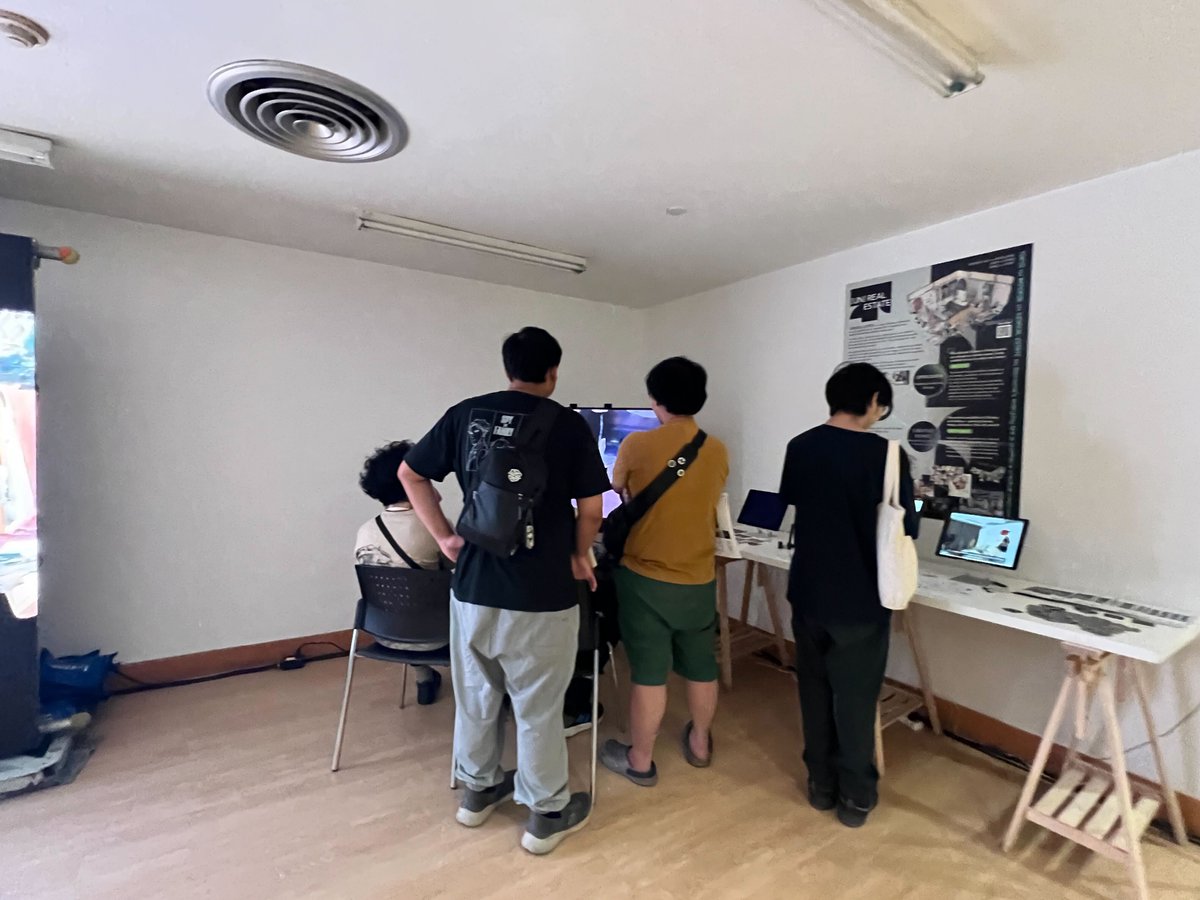 「幽限会社わらし不動産」inバンコク
タイで開催されている建築・都市とデジタルメディアの祭典「Media Architecture Biennale 2025」においてわらし不動産を展示しています！

海外の方にも興味を持っていただけているようで嬉しいです！
お誘いいただいたMVMNTさん、ありがとうございます！