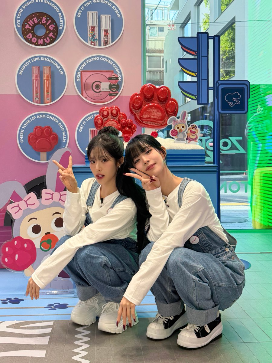 lululala_twt's tweet image. 나가서 팝업 홍보하라는 SBN 말씀에
미모로 손님 꼬시는 알바생들 등장?!

잠시후 7시, 워크돌에서 만나요 ❤️

#팝업 #스태프 #프로모터 
#프로미스나인 #프나 #지원 #채영 
#fromis_9 #워크돌 #아이돌 #플로버