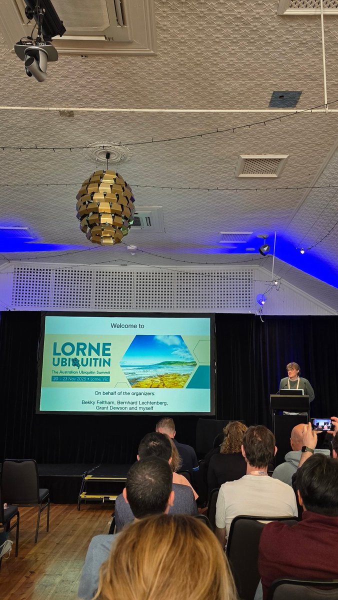 mediocre_jake's tweet photo. @AUSUbiquitin 

#AusUb2025 starting off with David Komander kicking off the Lorne Ubiquitin meeting in Australia #ubiquitin https://t.co/CxA5gWrYAw