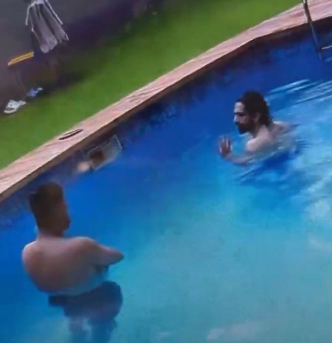 Alliswellxvt's tweet photo. Did anyone else notice how Amaal and Shehbaaz were chilling in the pool, talking for ages without their mics and Bigg Boss didn’t say a word?   

But when Ashnoor and #AbhishekBajaj were there… we all remember what happened. Double standards much? #BB19 • https://t.co/RTDcO3SSE4