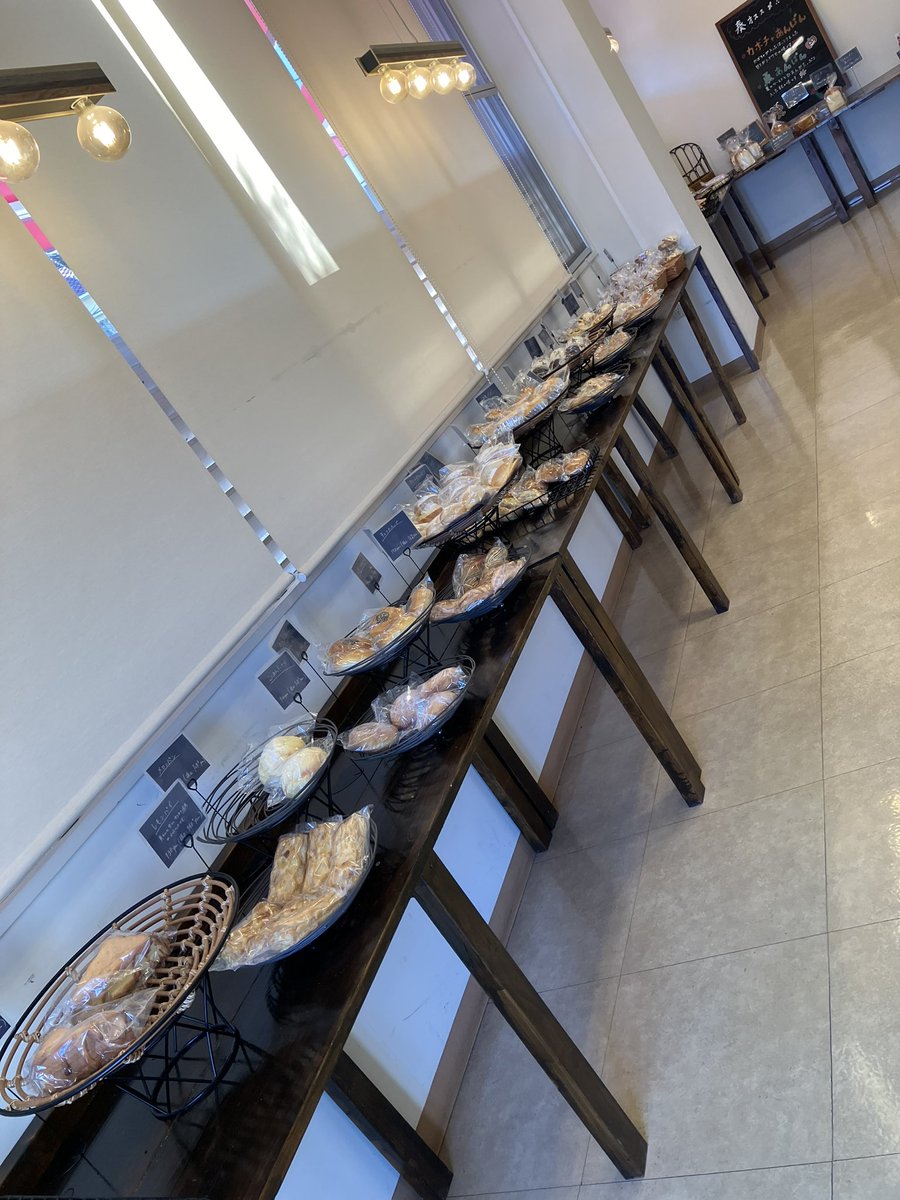 bakery_kanade's tweet photo. 高知には春と秋が無くなったぁ！といわれておりますが、皆さま食欲の秋は訪れてましたか😊奏の売れ筋ランキングをご紹介しておきます🎵どうですか？買いにきたくなったでしょ笑 https://t.co/QKLZB69Ecz