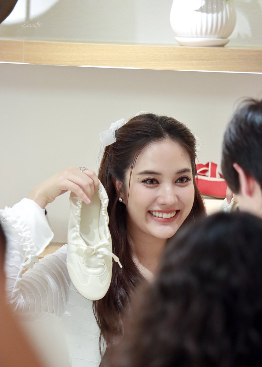 Sampiyo_freen's tweet image. Reply with the tags:

•Freen is  the standard
•Freen is  Fashion Queen 
•Freen is Global it girl 
•Freen is top visual 
•Freen is iconic
•Freen is amazing 
•Freen is talented
•Freen is lovable
•Freen is precious 

SAROCHA X VIVAIA SIAM CENTER
#FREENxVIVAIATH
#srchafreen