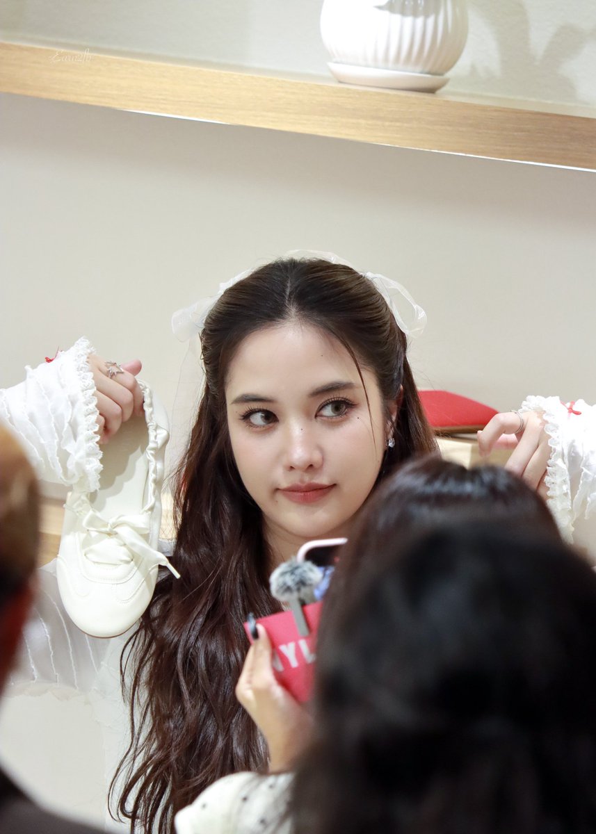 Sampiyo_freen's tweet image. Reply with the tags:

•Freen is  the standard
•Freen is  Fashion Queen 
•Freen is Global it girl 
•Freen is top visual 
•Freen is iconic
•Freen is amazing 
•Freen is talented
•Freen is lovable
•Freen is precious 

SAROCHA X VIVAIA SIAM CENTER
#FREENxVIVAIATH
#srchafreen