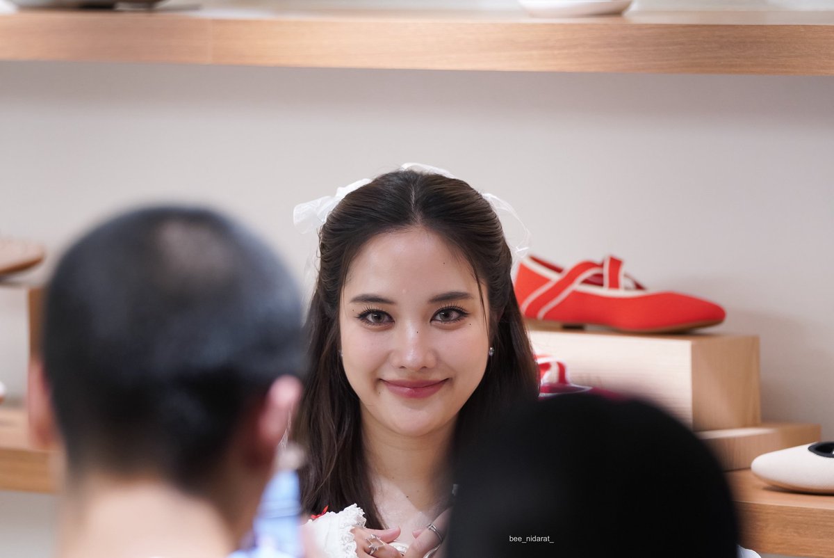 Sampiyo_freen's tweet image. Reply with the tags:

•Freen is  the standard
•Freen is  Fashion Queen 
•Freen is Global it girl 
•Freen is top visual 
•Freen is iconic
•Freen is amazing 
•Freen is talented
•Freen is lovable
•Freen is precious 

SAROCHA X VIVAIA SIAM CENTER
#FREENxVIVAIATH
#srchafreen