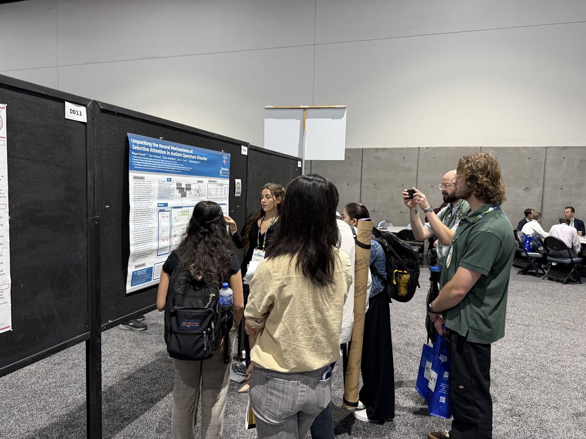 SMolholm's tweet image. #sfn2025 ⁦@MeganDarrell1⁩ presenting her work on selective attention in autism. Awesome as always!⁦@EinsteinPhD⁩ ⁦@EinsteinMed ⁩