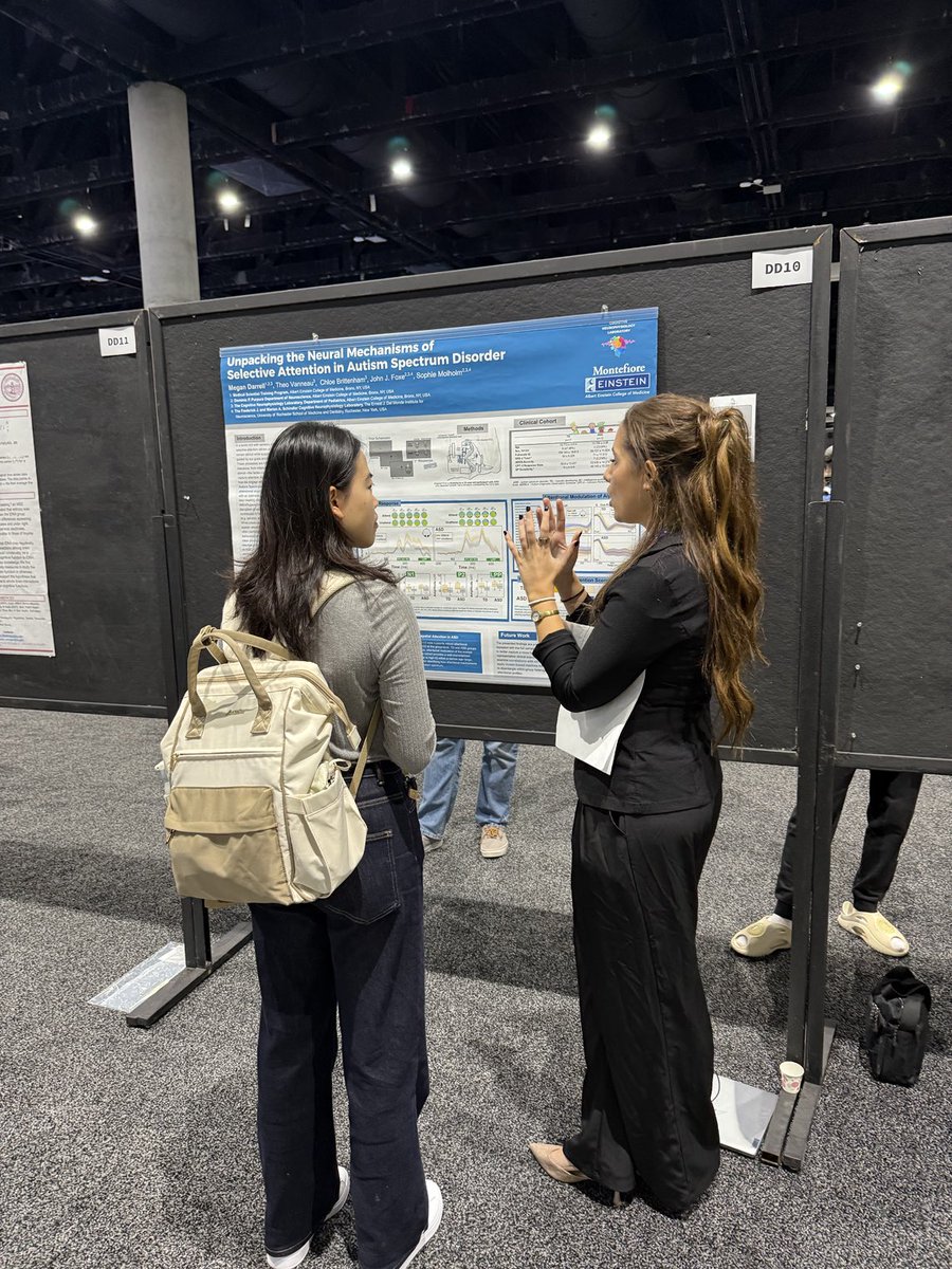 SMolholm's tweet image. #sfn2025 ⁦@MeganDarrell1⁩ presenting her work on selective attention in autism. Awesome as always!⁦@EinsteinPhD⁩ ⁦@EinsteinMed ⁩