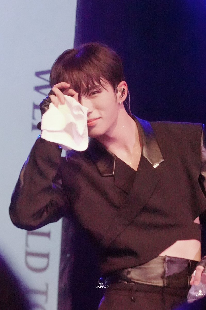 jsbear1120's tweet image. 생일 축하해요🎊
화질이 좀 아쉽지만 나에게는 정말 의미 있는 사진들이라 결국 올려요🫶🏻

#Blueming24thJunseo 
#준서야_오늘을_즐겨_즐기라궁 
#24歳のジュンソに花束を