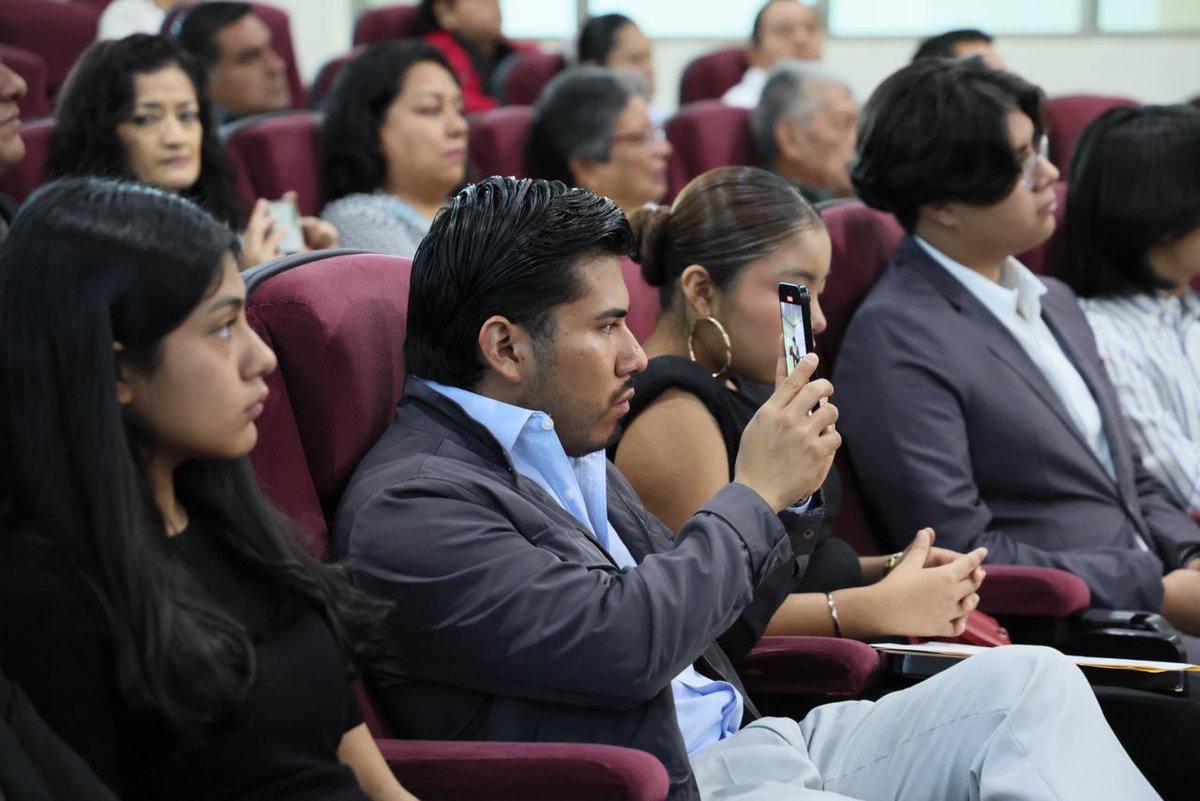 🏦✅📚 El Congreso del Estado de Oaxaca  fue sede de la Ceremonia de Instalación de la Delegación Oaxaqueña de la Academia Hablando el Corazón, que representará a México en el Encuentro Internacional de Oratoria “Faladictos Live Barcelona 2025. 🏦✅📚

Al presidir esta actividad,