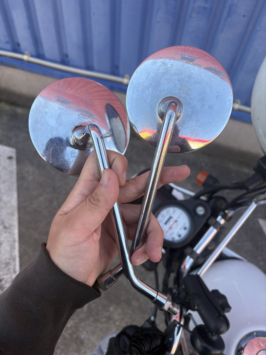 sampo_88dohc's tweet image. 1980円で買ったミラー
多分ドリームの純正
磨けば光るレベルだし固着も傷もない
良い買い物できた