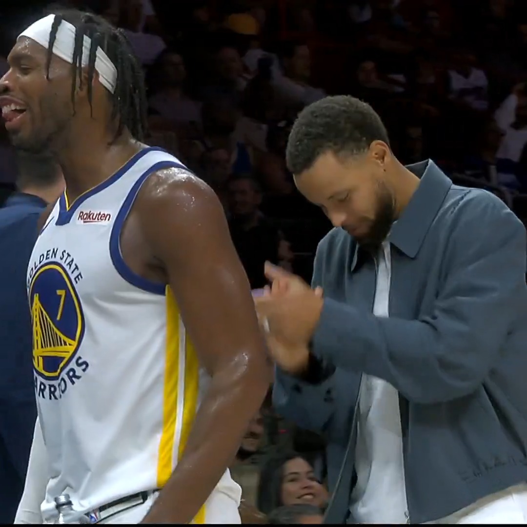 GUI FOR 3️⃣

The bench was loving it.

📺 @NBCSAuthentic 