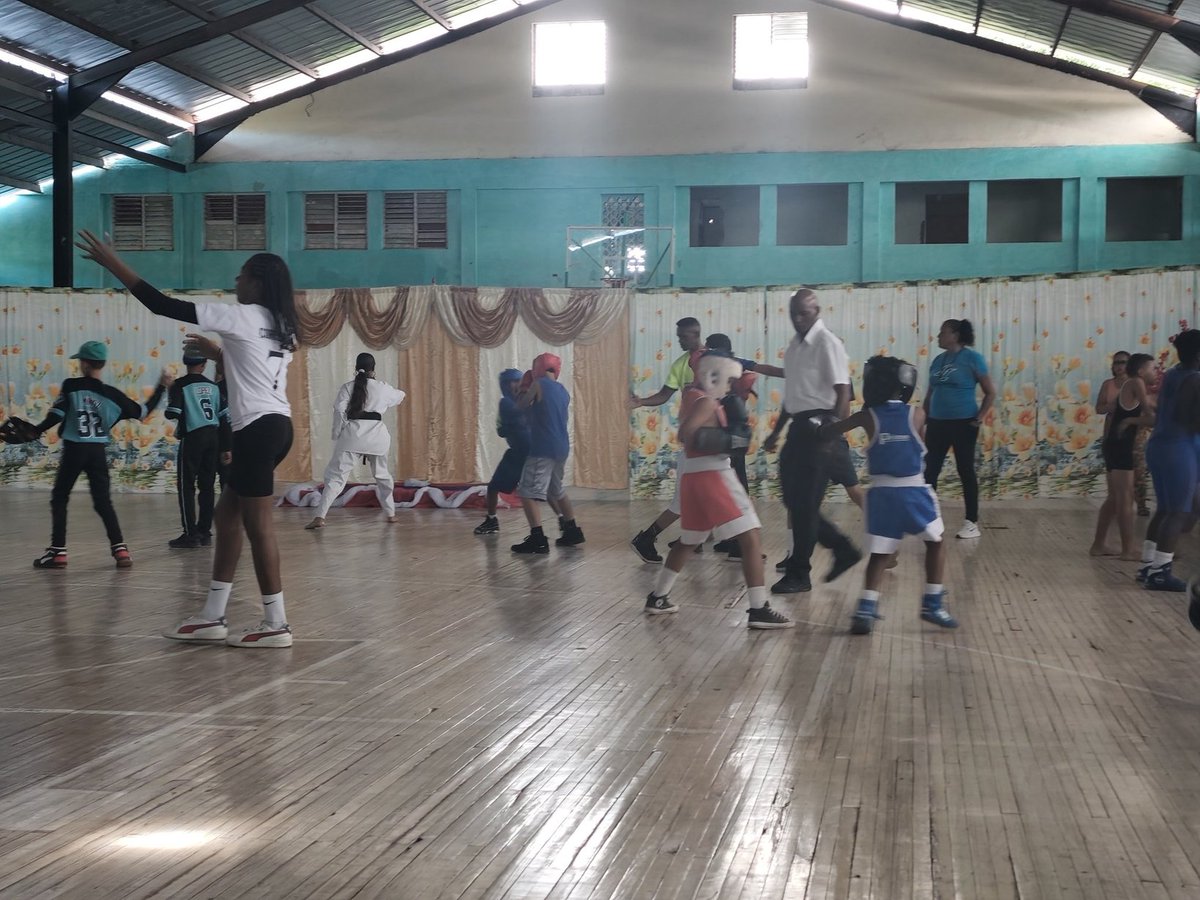 PresidenciaAMPP's tweet image. #IslaDeLaJuventud celebra este día con orgullo de sus atletas, profesores que defienden esta conquista de la Revolución! #PoderPopular #SentirPinero