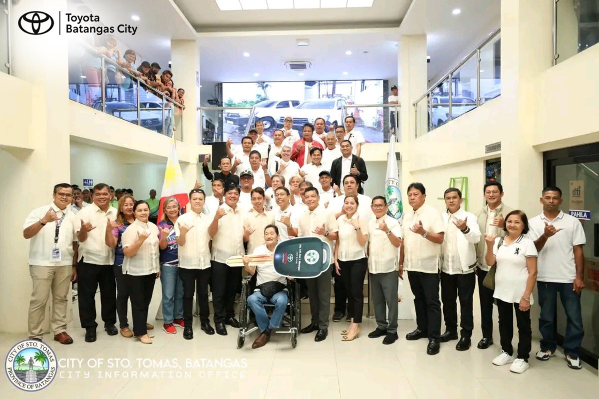 ToyotaBatangas_'s tweet image. Congratulations to the Municipal of Sto. Tomas, Batangas! 
We are proud to support your commitment to better mobility and faster public service with the release of 30 Hilux response units. 

#ToyotaBatangasCity #CommittedToServe #PublicService #ResponseUnits #StoTomasBatangas