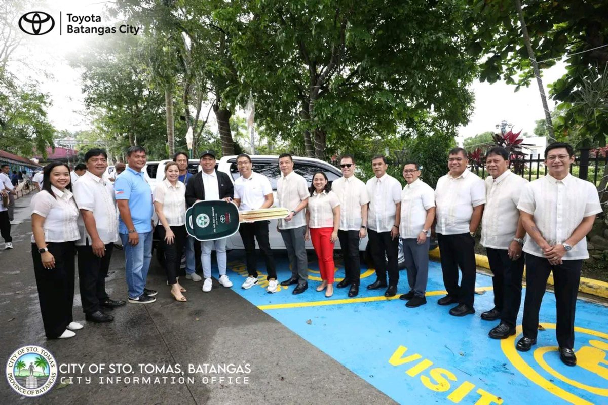 ToyotaBatangas_'s tweet image. Congratulations to the Municipal of Sto. Tomas, Batangas! 
We are proud to support your commitment to better mobility and faster public service with the release of 30 Hilux response units. 

#ToyotaBatangasCity #CommittedToServe #PublicService #ResponseUnits #StoTomasBatangas