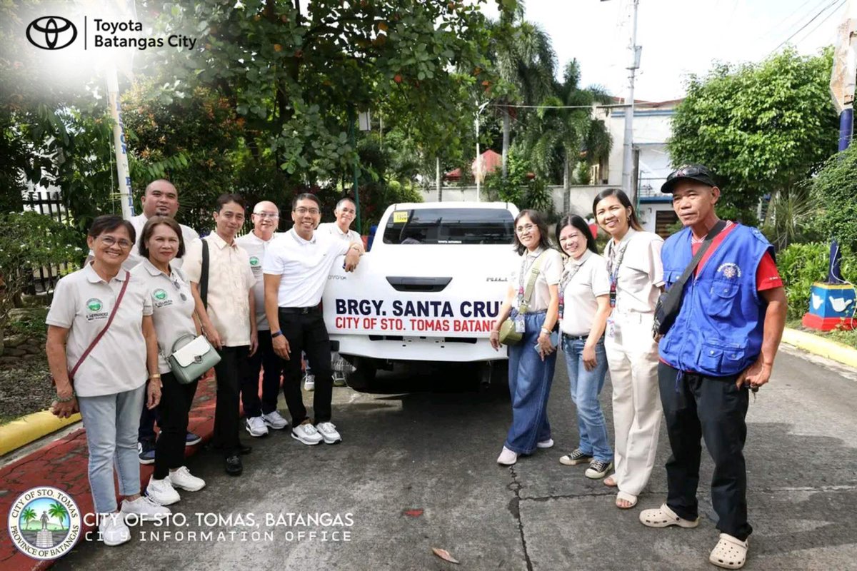 ToyotaBatangas_'s tweet image. Congratulations to the Municipal of Sto. Tomas, Batangas! 
We are proud to support your commitment to better mobility and faster public service with the release of 30 Hilux response units. 

#ToyotaBatangasCity #CommittedToServe #PublicService #ResponseUnits #StoTomasBatangas