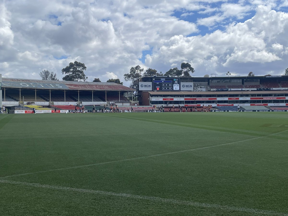 Open training and the players are up and about 💙💙#baggers