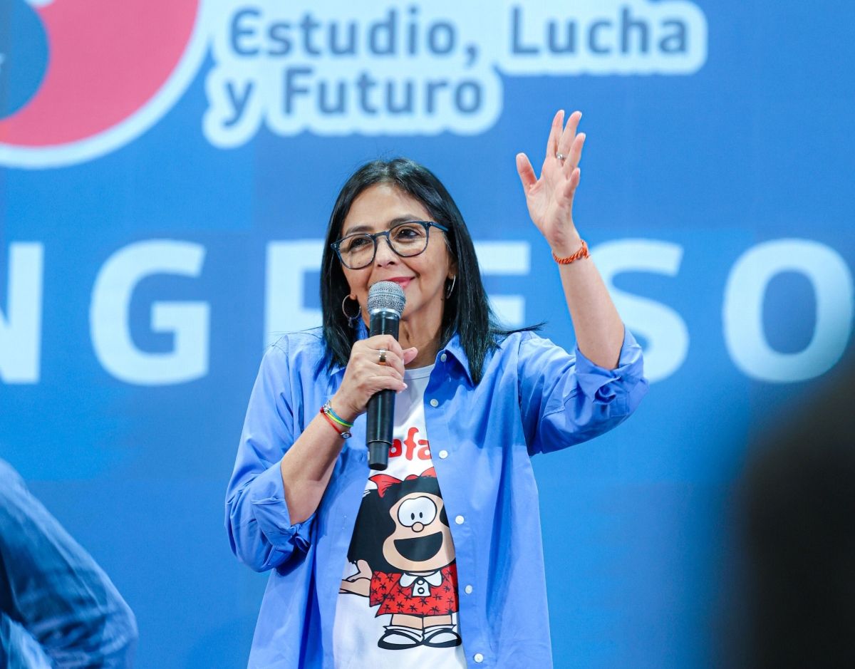 YoleToledo_22's tweet image. Vicepresidenta Delcy Rodríguez denuncia: &quot;Los algoritmos de las redes sociales están diseñados para la desesperanza&quot;.
Es urgente usar las redes con conciencia y fomentar un ecosistema digital más saludable.
#Algoritmos #SaludMental #Tecnología #BienestarDigital…