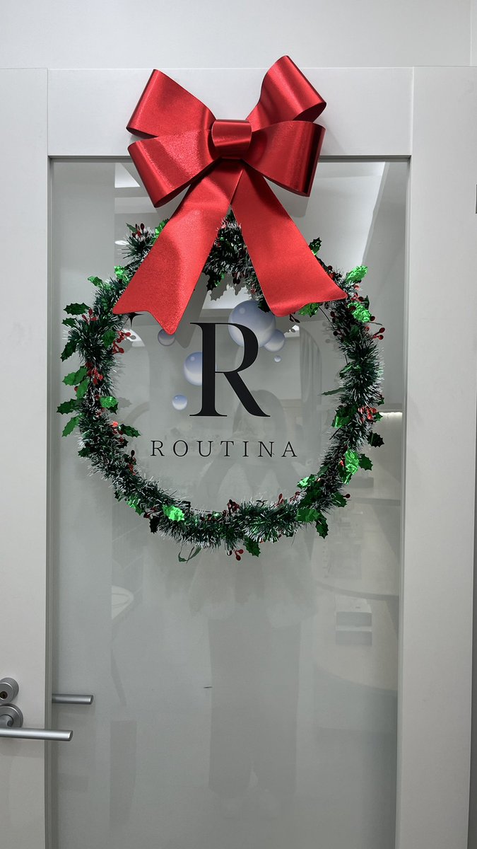 RoutinaRuotina's tweet photo. 📢本日【11:00～】オープンです♪

✨ご案内しやすいお時間はこちら✨
🕐 13:00～
🕒 15:00～

クリスマス装飾を始めました🎄
今までと一味違う、華やかなROUTINA銀座を体感してみてください♪

ご予約はホットペッパービューティーで♪
👉https://t.co/7FXDvbf44l
直前のご予約はお電話でも承ります👍 https://t.co/gFUKd6LyKK