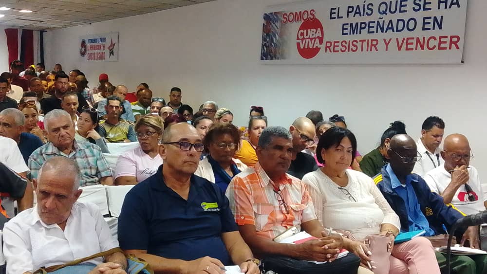 PresidenciaAMPP's tweet image. #IslaDeLaJuventud reconoce a quienes han estado en función del Código del Trabajo. Un Programa 67 aniv del triunfo de  la Revolución. El Programa de Gobierno, evaluación de acciones de enfrentamiento, Asuntos Vitales pusimos sobre el análisis. #PoderPopular