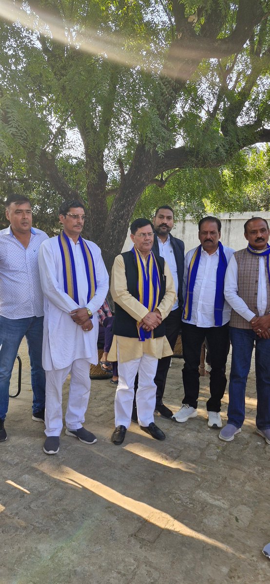 SatyapalChASP's tweet image. मुज़फ्फरनगर के कई गावों में 26 नवंबर की संविधानिक अधिकार बचाओ, भाईचारा बनाओ महारैली के लिए गांव गांव,  पाँव पाँव अभियान में शामिल हुए. शामली के पूर्व प्रमुख विनोद चौधरी को @BhimArmyChief से सांसद आवास छुटमलपुर पर मुलाक़ात करवा कर @AzadSamajParty में शामिल कराया.