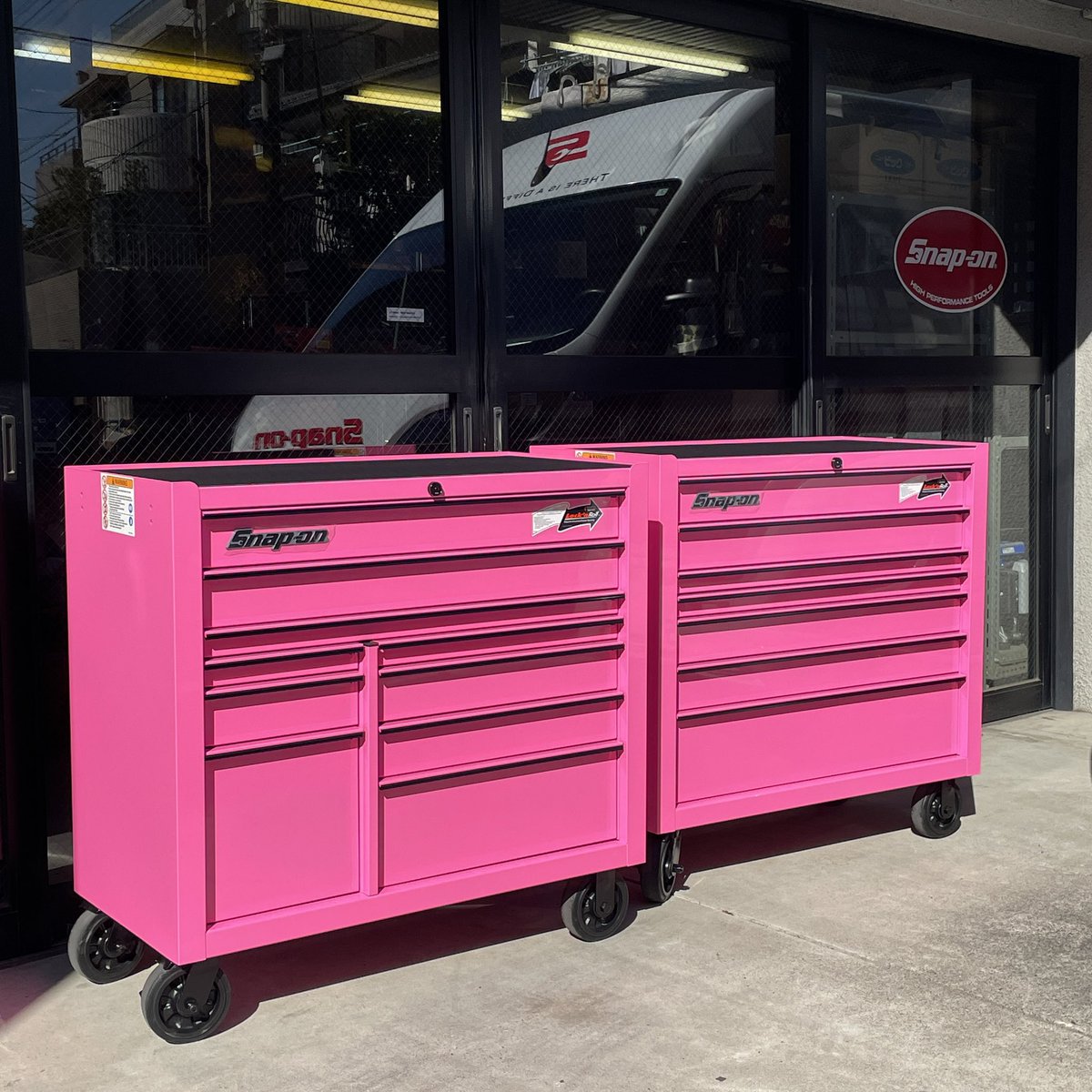 マジックピンク入荷 4107（右）は在庫しますので倉庫にて現物ご覧