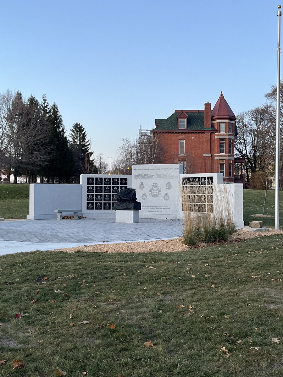 MartyLeblanc's tweet photo. Visited to the new Correctional Service of Canada memorial.

A meaningful space dedicated to those who lost their lives in the line of duty.

#CSC #ServiceCorrectionnelDuCanada #CorrectionsCanada #CSCMemorial #LineOfDuty #FallenButNotForgotten #PublicSafety #InMemoriam https://t.co/6aNbGG4rUl
