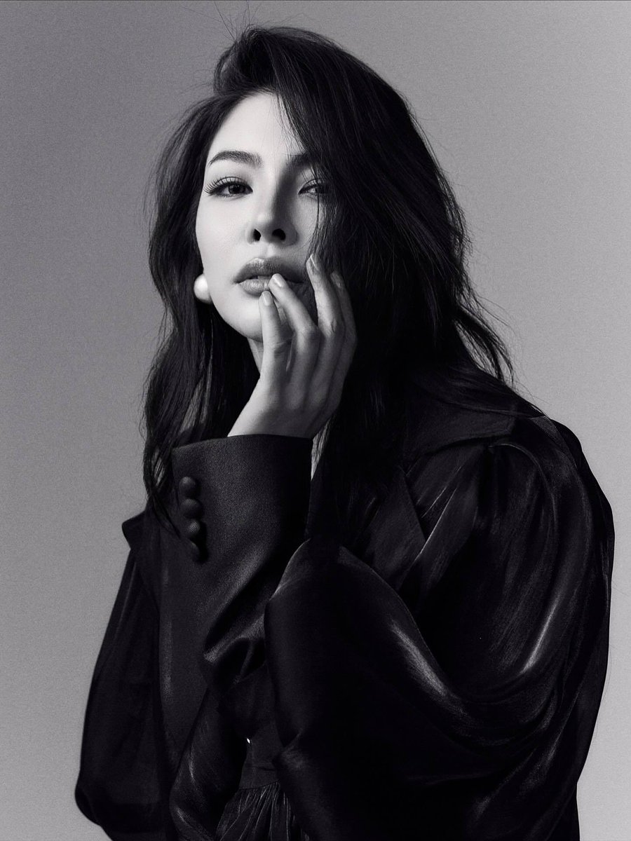 FamFayo_ArgOfc's tweet image. Cuántas velas tengo que encender para agradecerle a Tailandia por semejante regalo? 🙏🏻
Díganme...tiren números...pero tiren bien...que hablamos de la 👑

#FayePeraya
#ฝ้ายพีรญา
#FabelEntertainment