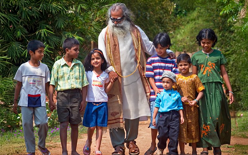 SadhguruJV's tweet image. If you want your Child to truly Blossom, first transform yourself into a loving, joyful, and peaceful being. #SadhguruQuotes