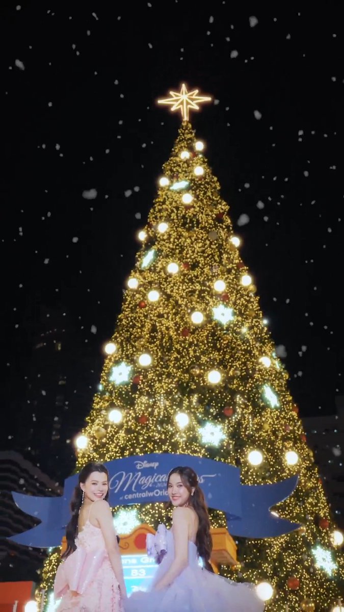 becckfreen's tweet image. &quot;last year there was only one, but this year they’re together.&quot; 🥹🥹🥹🥹

FREEN BECKY AT CTW XMAS
#CTWXmasxFreenBecky
#ฟรีนเบค #FreenBecky