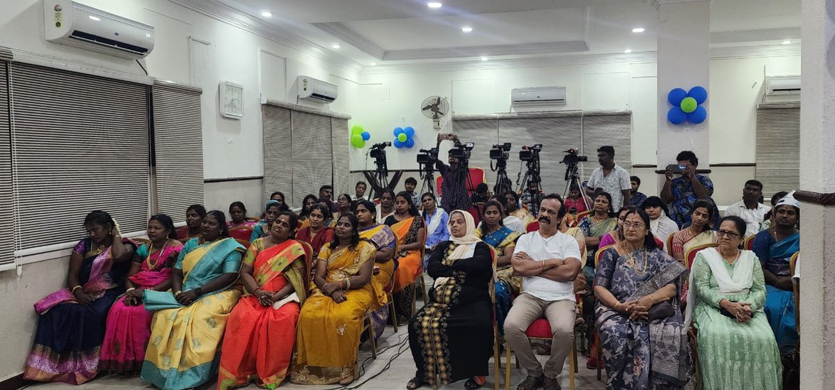 PankajSinghAAP's tweet image. Yesterday, the women’s team organised a wonderful event in Tamil Nadu on the issue of women’s safety, in the presence of the Chairperson of the State Women’s Commission.
After the program, renowned women lawyer, women doctor, and women teacher, among others, joined the Aam Aadmi…