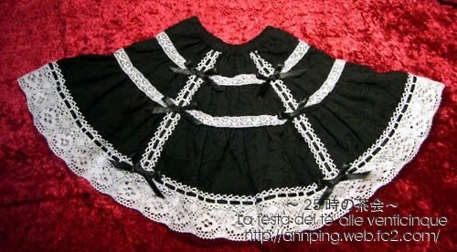 annping's tweet image. 今回は私がドール服作りを始めた初期の作品を紹介します。
シャツ、スカート、ペチコート、ドロワーズのセットで、とても基本的なロリータ風スタイルです。
それでも当時は技術が足りず、作るのにとても苦労しました。

#毎週一作品チャレンジ
#うちの子かわいい
#ドールオーナーさんと繋がりたい
Day2