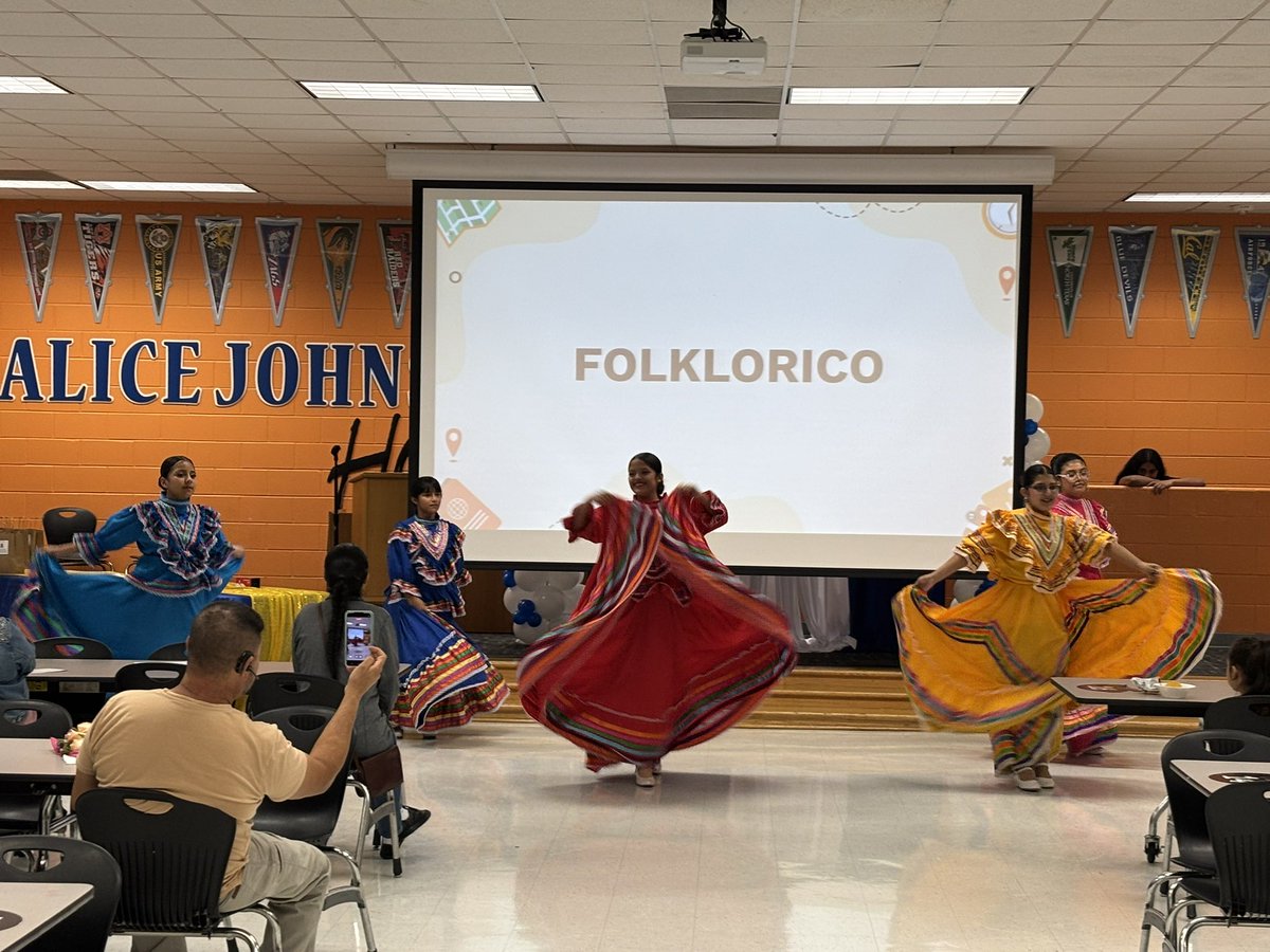 MsAMontemayor's tweet image. It was a pleasure to be at this evening’s event both as a parent and as part of the ML team. Students, my own child included, were honored for meeting all state requirements to reclassify from as an Emergent Bilingual student. Congratulations, scholars! @AliceJohnsonJrH