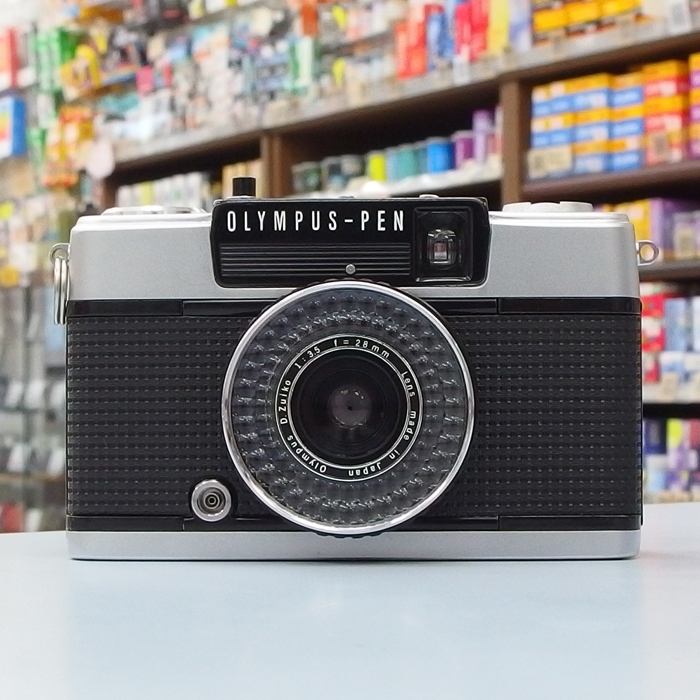 champcamera's tweet photo. オリンパス PEN-EE3 ¥22,000-(整備済み) by たまプラーザ店
固定焦点・自動露出・電池不要のハーフサイズフィルムカメラです。裏ブタがちょうつがい式で開閉がしやすくなって扱いやすくなりました!
安心の整備済み個体です。
#フィルムカメラ #たまプラーザ #PENEE3 #田園都市線
https://t.co/lvX0aV9ZDy