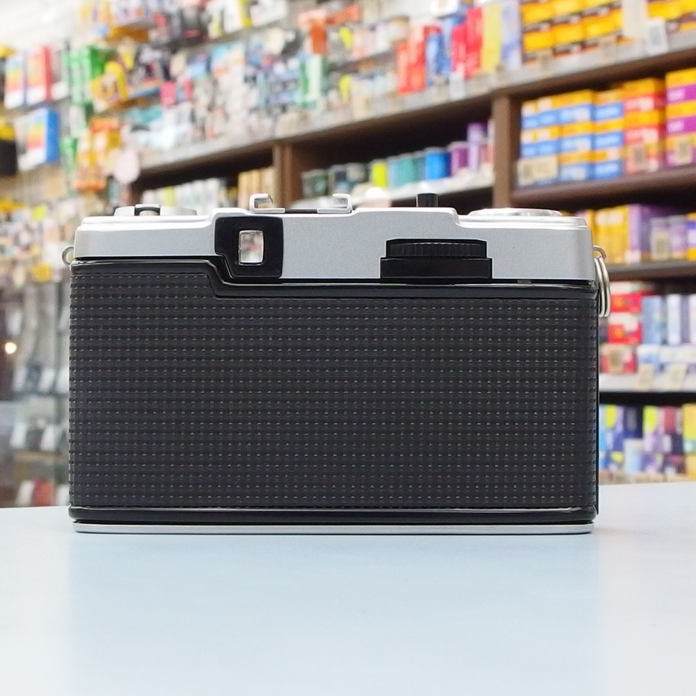 champcamera's tweet photo. オリンパス PEN-EE3 ¥22,000-(整備済み) by たまプラーザ店
固定焦点・自動露出・電池不要のハーフサイズフィルムカメラです。裏ブタがちょうつがい式で開閉がしやすくなって扱いやすくなりました!
安心の整備済み個体です。
#フィルムカメラ #たまプラーザ #PENEE3 #田園都市線
https://t.co/lvX0aV9ZDy
