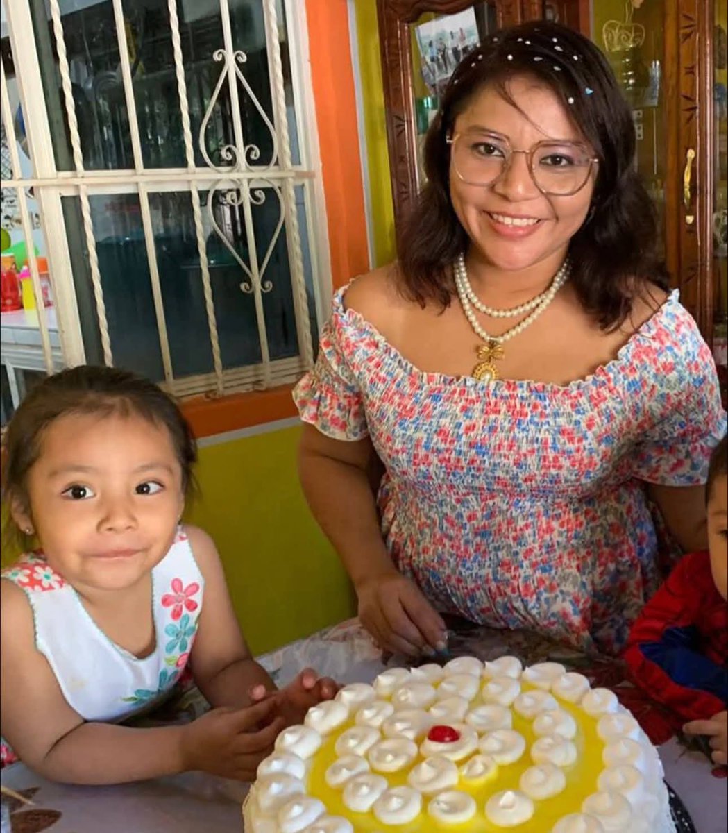 #ServicioSocial #Juchitán 
Desaparecen madre e hija en Juchitán 

"Buenas tardes a todas las personas del istmo de Tehuantepec y alrededores, me podrían ayudar a hacer viral esta nota. Ya que desapareció mi hija con su mamá después de salir del kinder cosijoesa ubicado en el