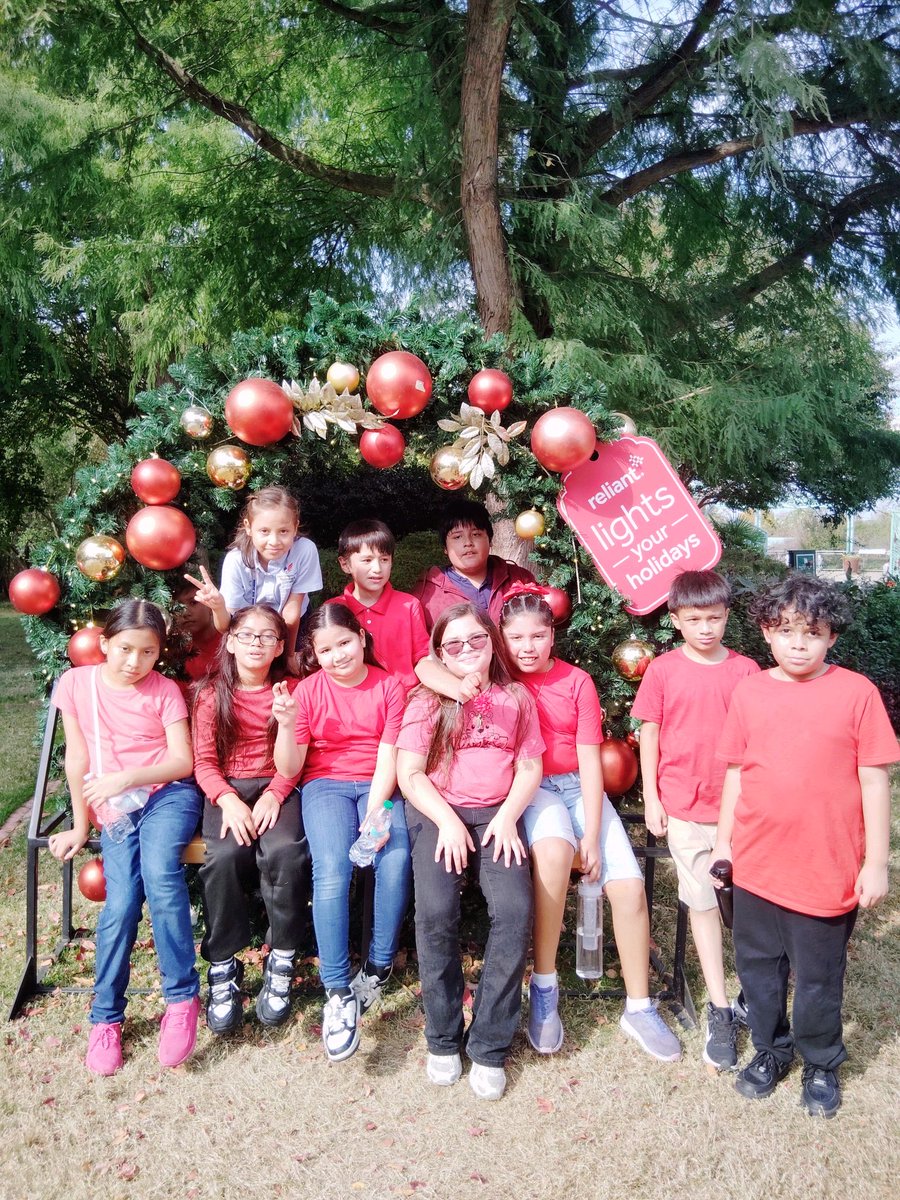 Zaragoza_PL's tweet photo. 🌿✨ Our 3rd, 4th &amp; 5th grade Eagles had an amazing day exploring the Dallas Arboretum! From hands-on learning to laughing with friends among the leaves, it was the perfect mix of fun and discovery. 🌸🍂

@dallasarboretum @JuanCordobaDISD @Region6_DISD https://t.co/KSLMEPSmBu