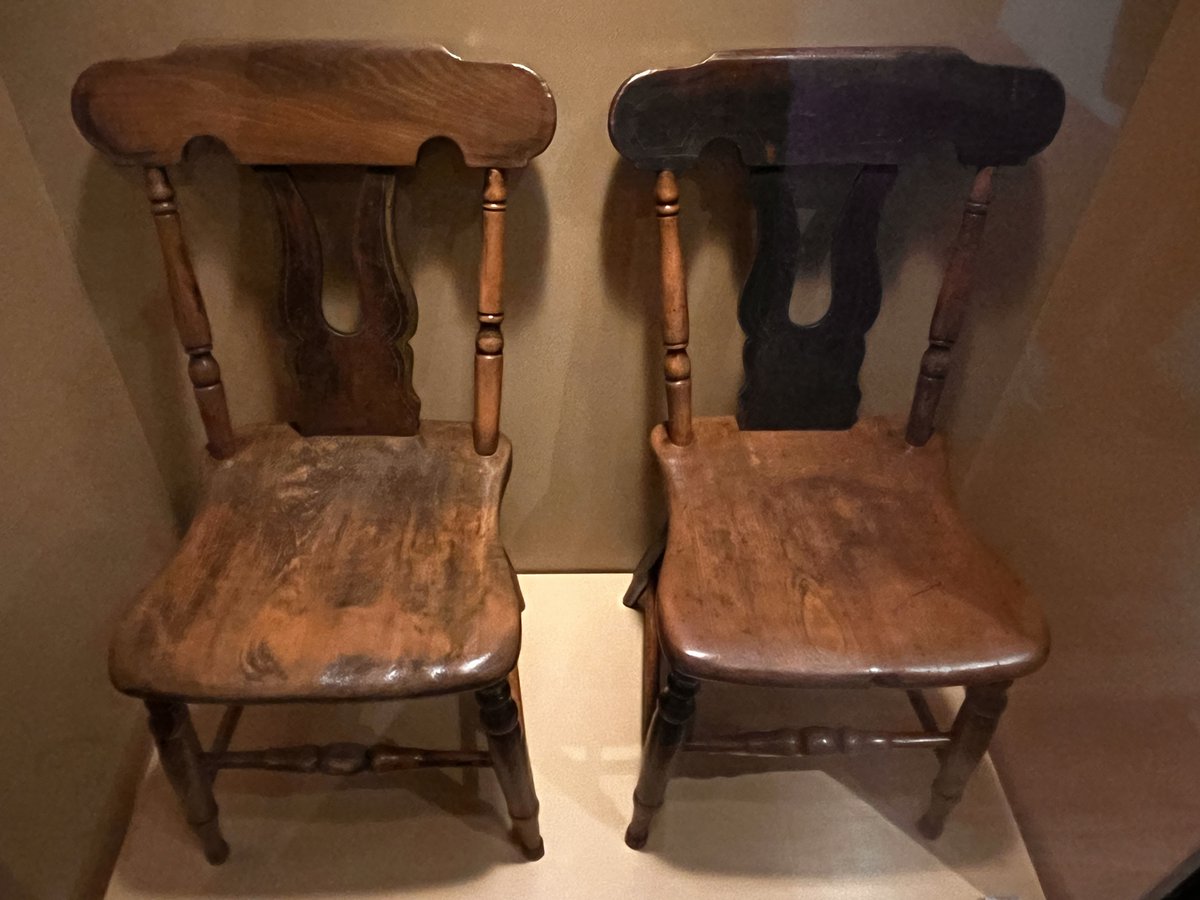 AndyBrookeLmstn's tweet image. &quot;I should be glad, if I could flatter myself that I came as near to the central idea of the occasion, in two hours, as you did in two minutes.&quot;
- Edward Everett to Abraham Lincoln, November 20, 1863

*These two chairs stood on the speakers&apos; platform during the Gettysburg Address.