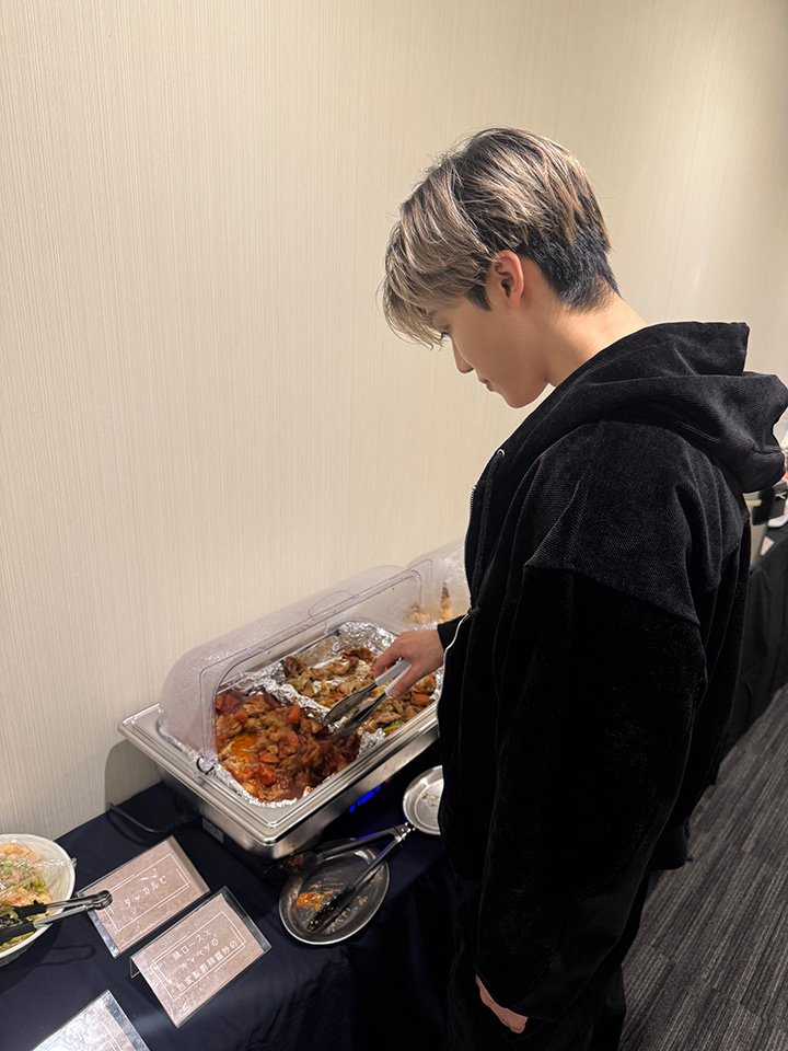 今週は全曲ミニアルバム『Beat It Up』からのナンバーでお届け