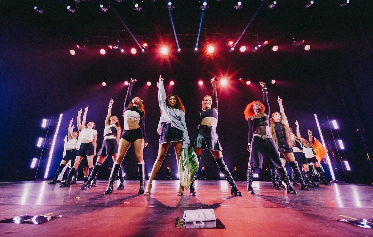 NowUnitedMusic's tweet image. Obrigado, Rio de Janeiro! ✨ It was such an amazing night full of love, specially with the visit of our Brazilian girl @anygabrielly 🥹 We will remember this FOREVER 💕