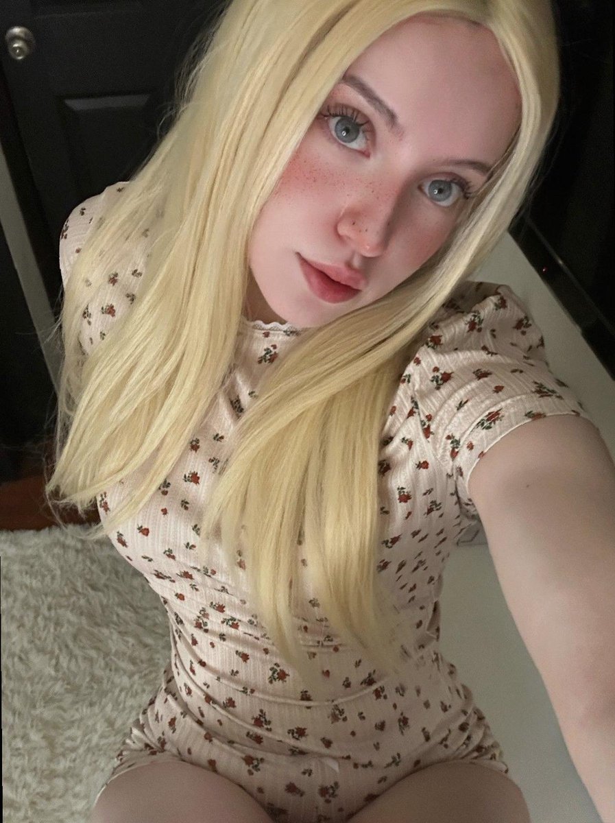 georgiablakemo1's tweet photo. dm me ur best pick-up line, i’ll rate it out of 10 and roast you gently https://t.co/jMyiwKHYvc