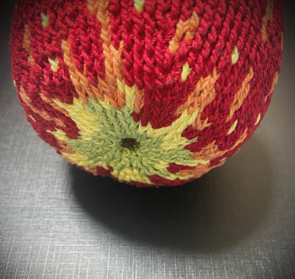 AlaKnitting's tweet image. 編みりんご。

#編み物　#crochet