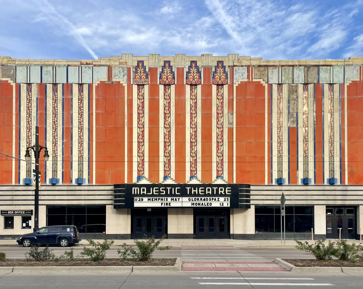 JoshLipnik's tweet image. Majestic Theatre (1934)
Detroit, MI