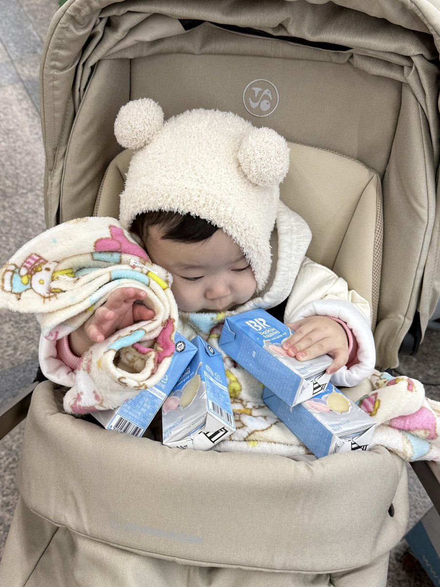 yap_ybringcz's tweet image. 지난 겨울에 썼던 곰돌이모자 올해도 들어갈까 씌워봤는데 너무너무 귀여워서🤍

진짜 많이 컸네 울아들🐻‍❄️
20개월 vs 11개월