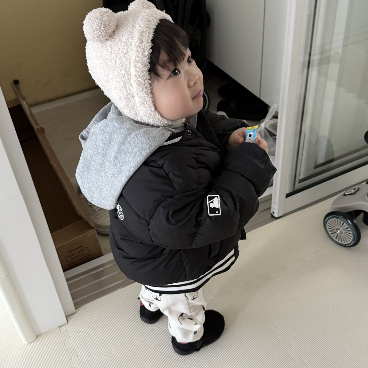 yap_ybringcz's tweet image. 지난 겨울에 썼던 곰돌이모자 올해도 들어갈까 씌워봤는데 너무너무 귀여워서🤍

진짜 많이 컸네 울아들🐻‍❄️
20개월 vs 11개월